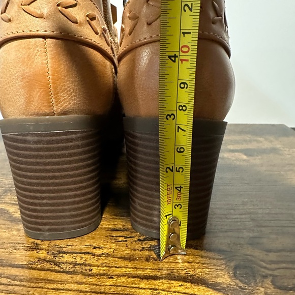 Frye and Co. Women’s Light Tan Palma Stacked Heel Booties NWT Various Sizes - Picture 5 of 8